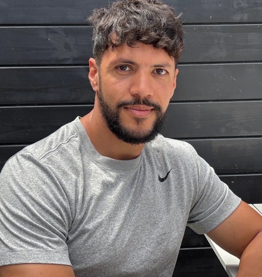 Sachinettiyil's tweet photo. Ahmed Yetib, a Moroccan teacher living in Belgium and a convert from Islam to Catholicism, has been receiving threats after people discovered his TikTok account, where he shares his Christian faith.

Info: CNews https://t.co/JAo1BLxo39