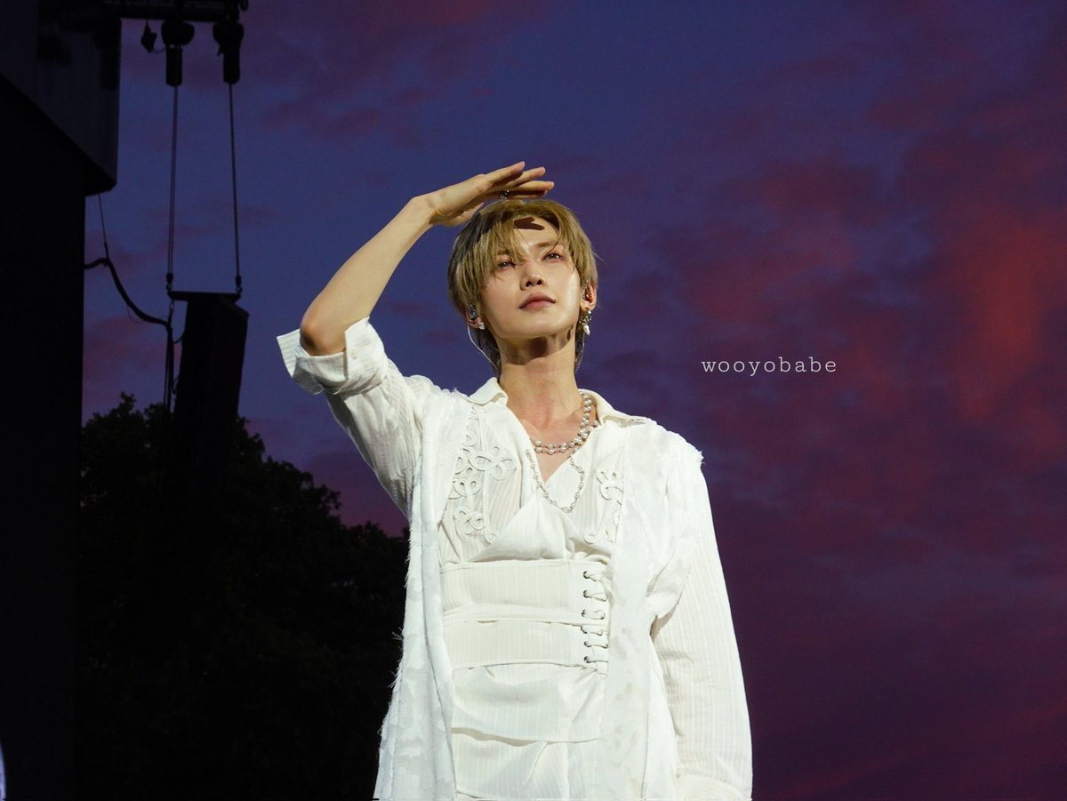 AM2THL1U's tweet photo. still can’t get over hyde park like yeeah damn inject those high quality photos with the most beautiful sky and gorgeous men straight into my veins https://t.co/yhkcWvRqzg