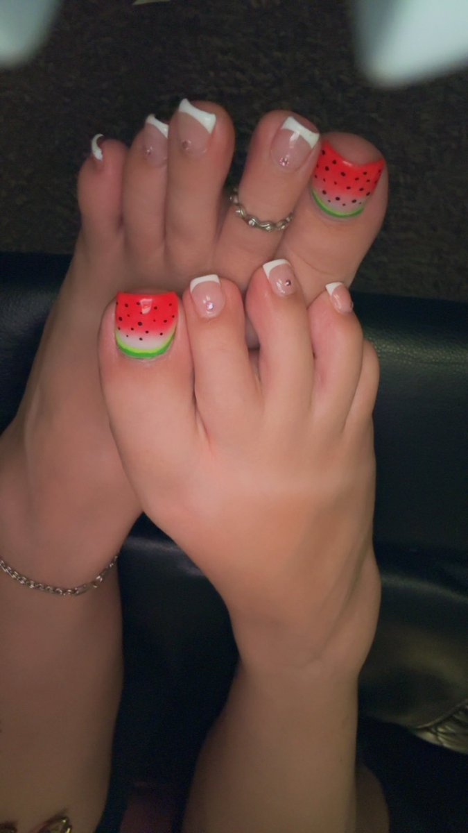 TostiTOES10's tweet photo. #feet https://t.co/9xisiVvaBq