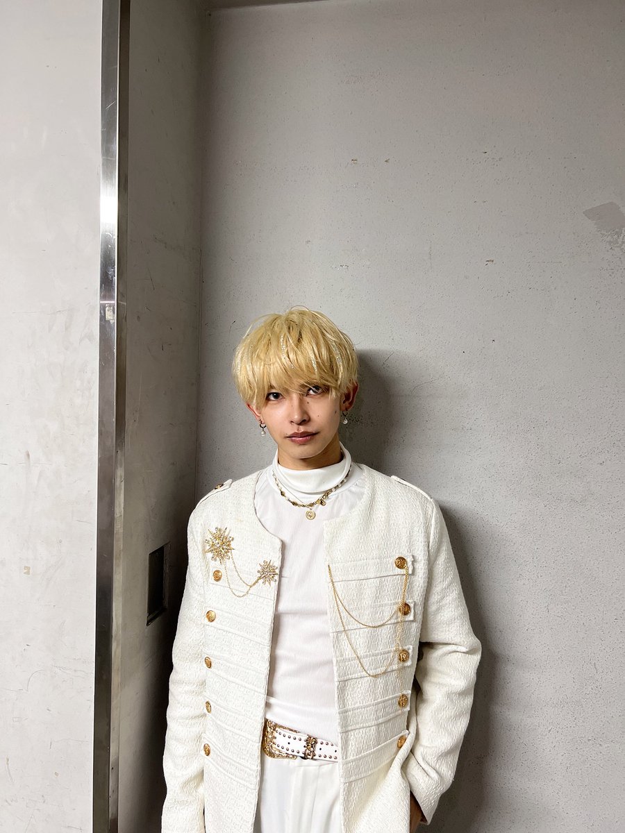 Itsuki_20SI's tweet photo. 25歳になりました🎂
みんなライブ来てくれてありがとう✨️
本当に最高のライブになりました😆
アイドルをやってよかったと思いました🥹
誕生日をこんなに沢山の方にお祝いしてもらえるなんて本当に恵まれてます😭
こんな僕ですがこれからも頑張って行くので応援よろしくお願いします🙇‍♀️ https://t.co/XzgGZMWLdn