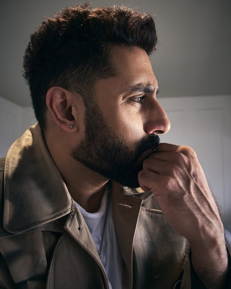 ashokmistry4545's tweet photo. ❤️ Your journey proves that patience, passion and perseverance always win. 🔥🙌 26 Years! 
Congratulations @juniorbachchan! 🎉
@SrBachchan Sir 
#AbhishekBachchan ❤️🔥✨ https://t.co/5O76N0fqIP