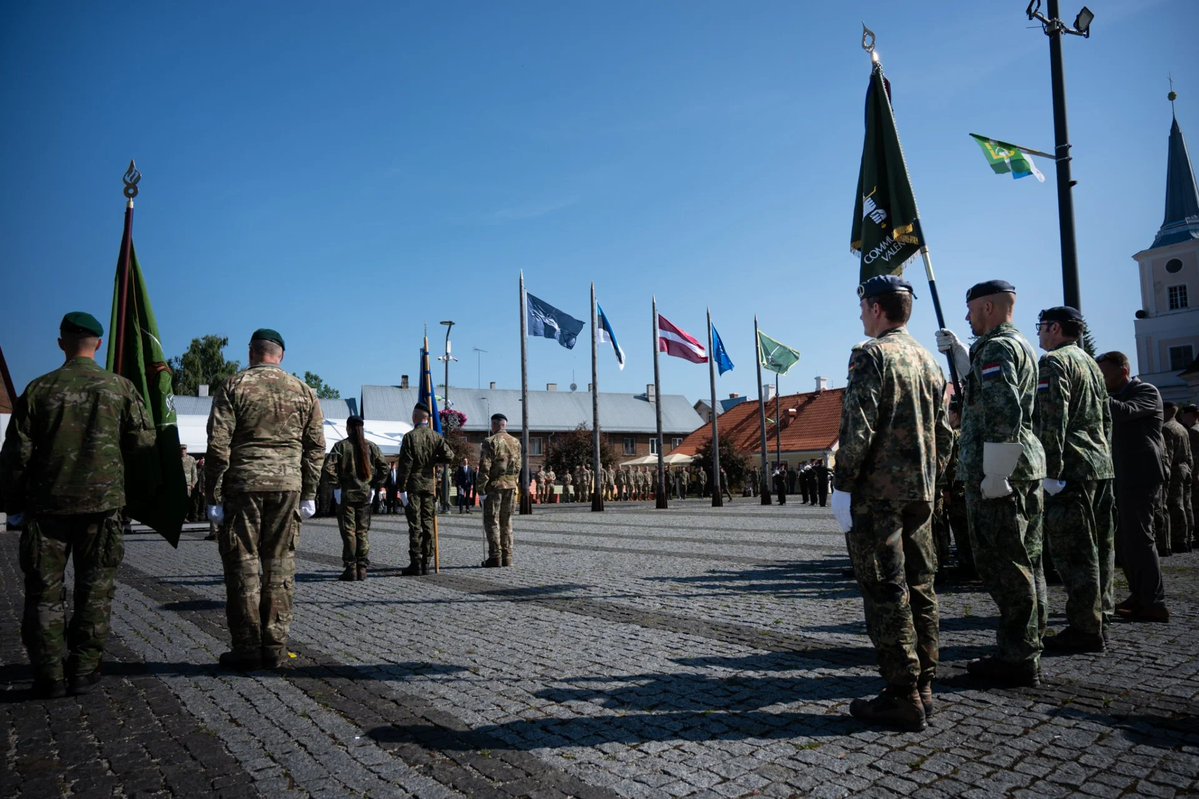 NATOpress's tweet photo. The 1 German-Netherlands Corps @1GENLCorps will assume tactical command responsibility for land operations in #Estonia 🇪🇪 &amp; #Latvia 🇱🇻 on 1 July 2026
​
Another example of European Allies stepping up their contributions to #NATO

Press release ➡️ https://t.co/QO8hXXxAeE https://t.co/30YSfr8aHQ