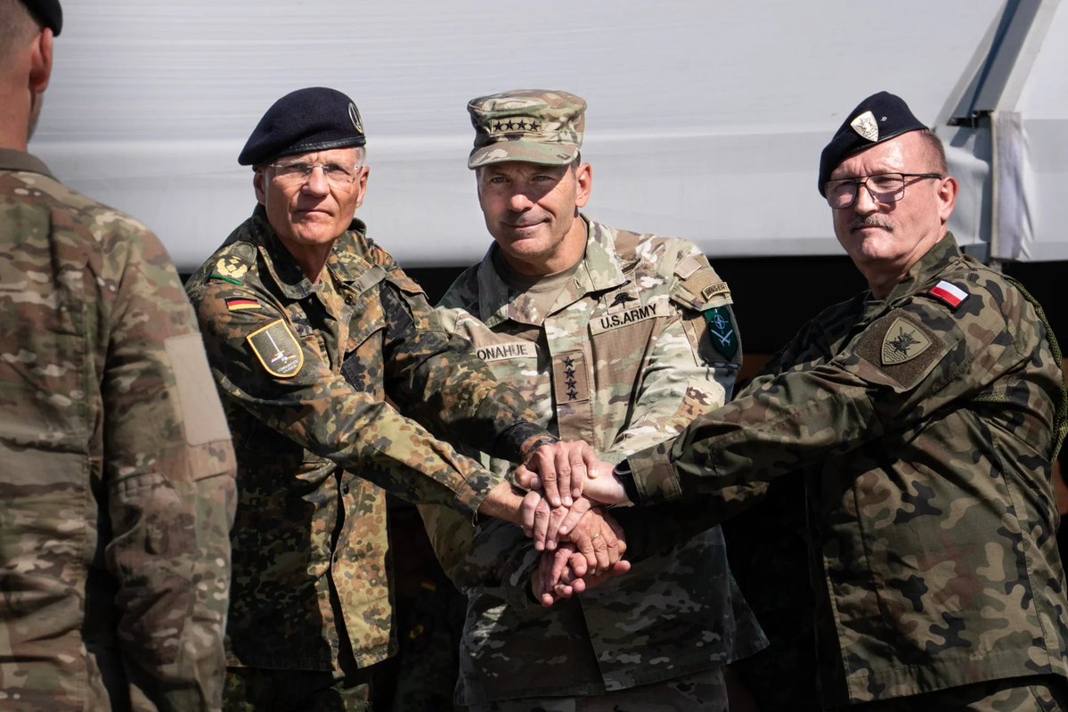 NATOpress's tweet photo. The 1 German-Netherlands Corps @1GENLCorps will assume tactical command responsibility for land operations in #Estonia 🇪🇪 &amp; #Latvia 🇱🇻 on 1 July 2026
​
Another example of European Allies stepping up their contributions to #NATO

Press release ➡️ https://t.co/QO8hXXxAeE https://t.co/30YSfr8aHQ
