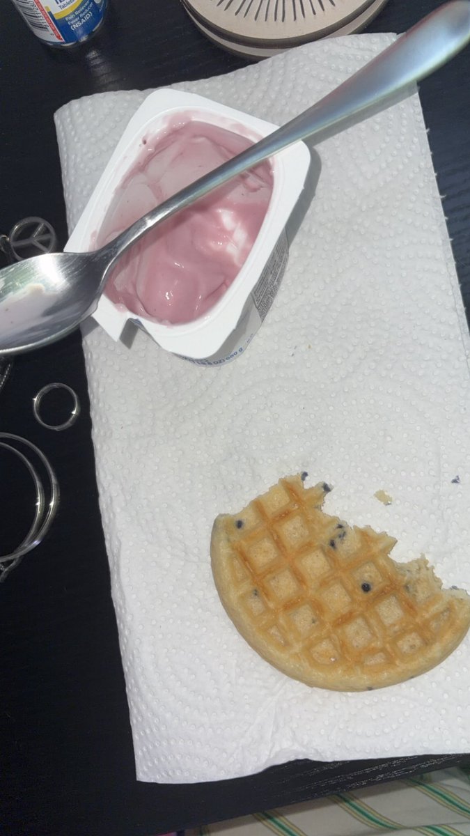 virtuousvenus's tweet photo. all I could eat before I got full 🫪
1. Blueberry yogurt: 130
2. Blueberry Eggos: 180 https://t.co/7yLFpFn46v