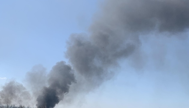 Ukrinform_deu's tweet photo. Russen greifen zivile Infrastruktur in Sumy mit Gleitbomben an - 11 Menschen verletzt https://t.co/4HrzObWlmF https://t.co/2DpicnhJKS