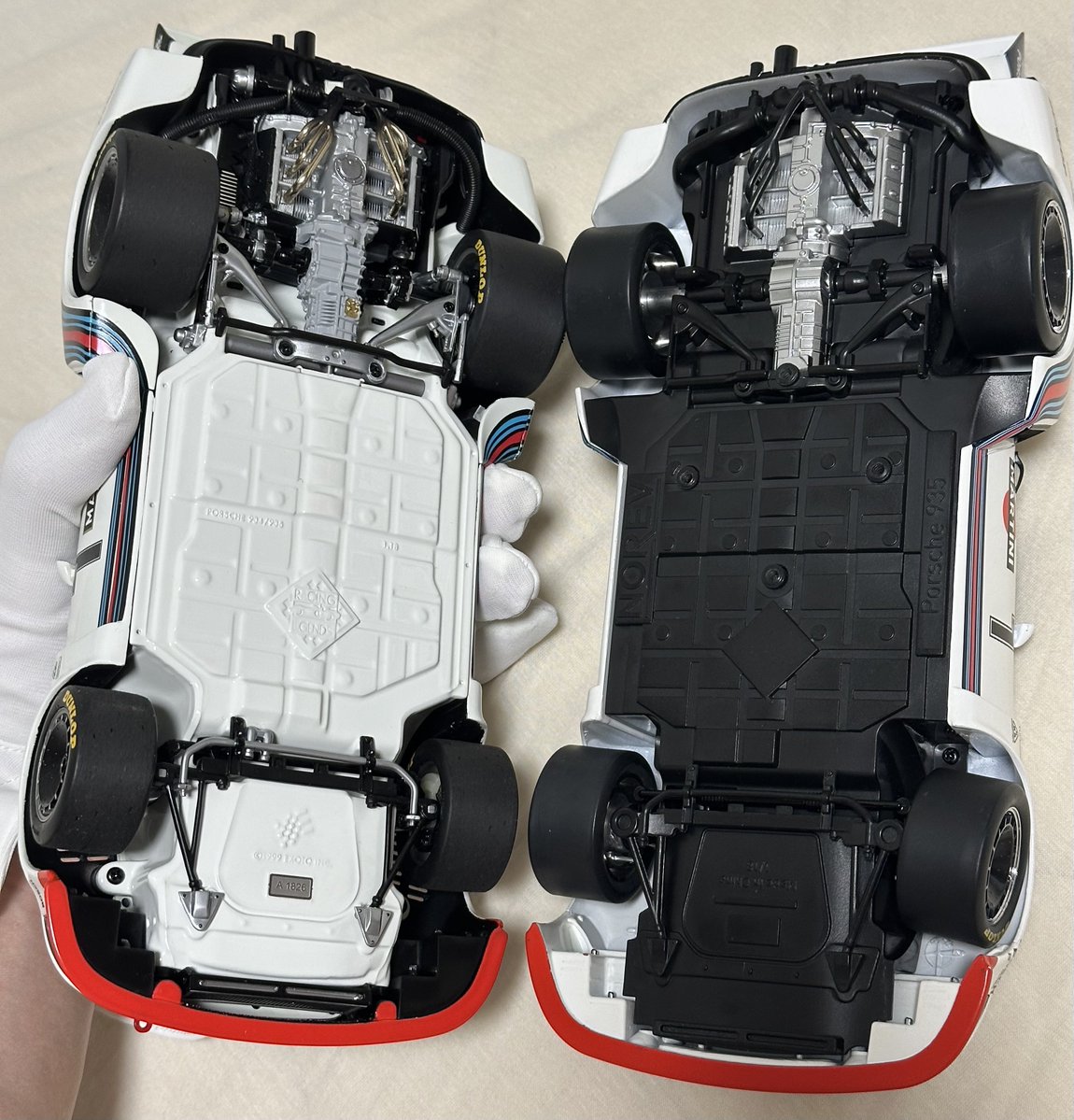 kumadaDX's tweet photo. 全く別メーカーのポルシェ935なんだけど、こんなに似ることあるのかってくらい随所の形状が似てる...
シャーシ中央のひし形とかこれエグゾトのブランドロゴの形状そのままコピーしてきちゃったとかじゃないよね...? https://t.co/u3bf8MD9Xb