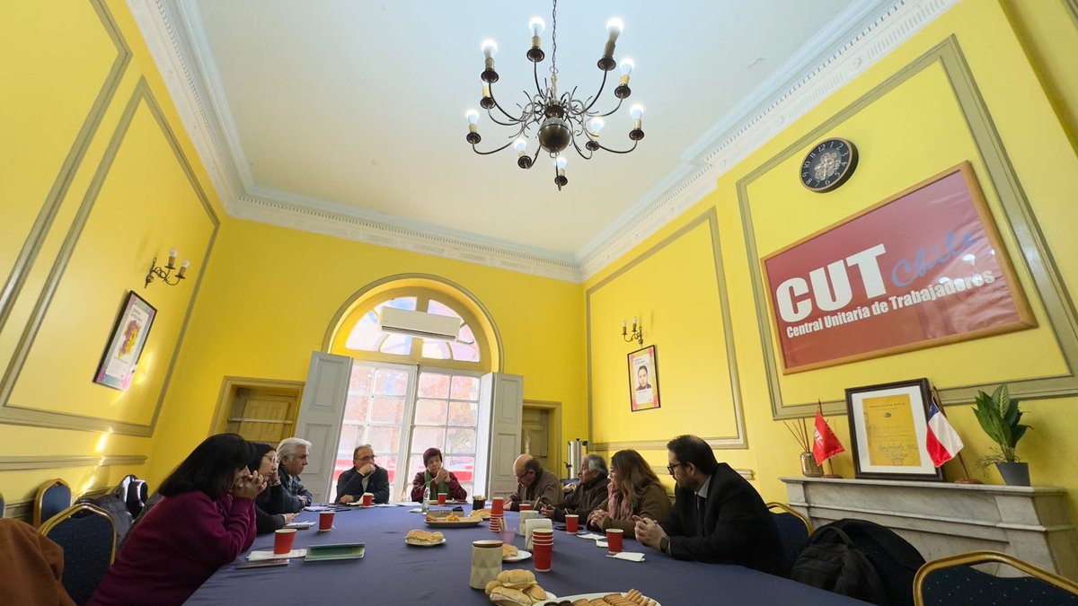 anefchile's tweet photo. La directora nacional de la #ANEF y presidenta de #AFUNAMIG, Francisca Rivas Gómez, participó en el III Cabildo Migratorio de la CUT, instancia que abordó la cohesión social migratoria, el trabajo decente y los acuerdos de la 114ª Conferencia Internacional del Trabajo de la OIT. https://t.co/b7TZEexwHV