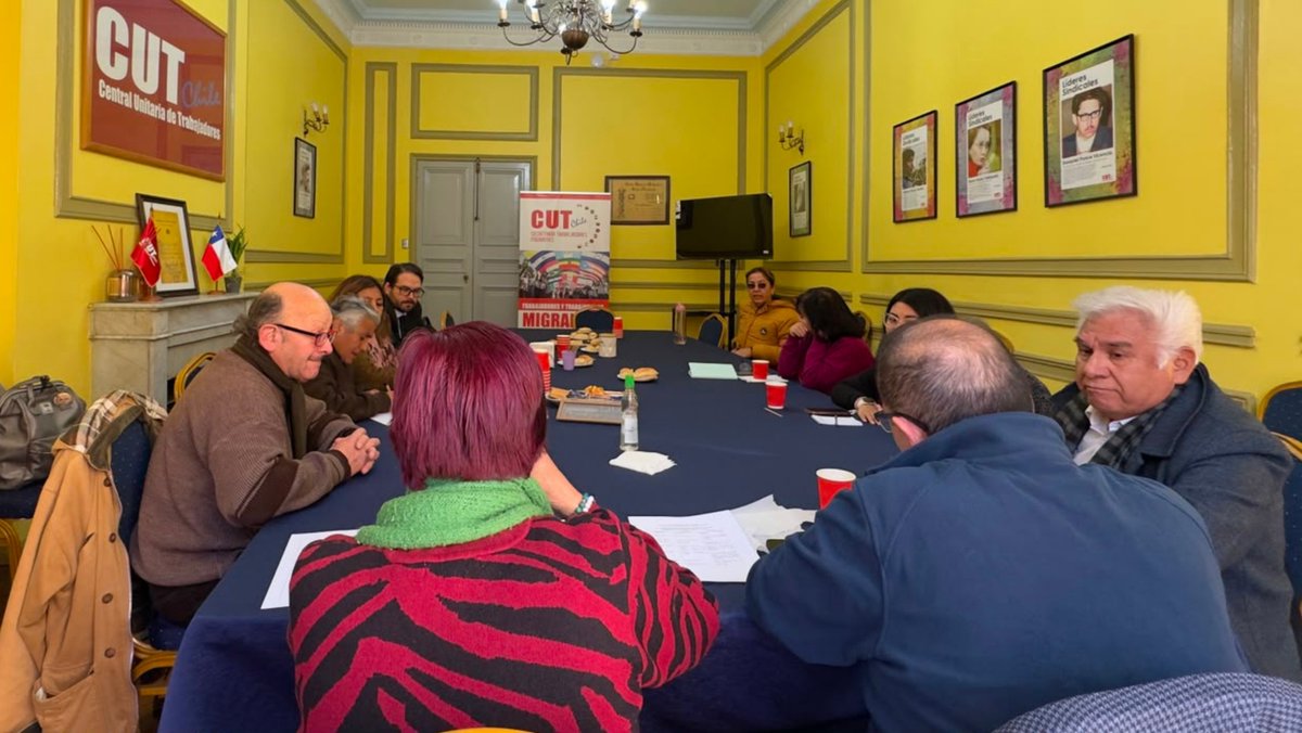 anefchile's tweet photo. La directora nacional de la #ANEF y presidenta de #AFUNAMIG, Francisca Rivas Gómez, participó en el III Cabildo Migratorio de la CUT, instancia que abordó la cohesión social migratoria, el trabajo decente y los acuerdos de la 114ª Conferencia Internacional del Trabajo de la OIT. https://t.co/b7TZEexwHV
