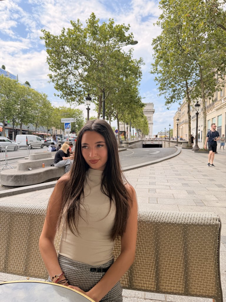 VMayNe55's tweet photo. Paris looks better when someone else is funding the lifestyle 🤍🇫🇷
Who’s paying? 
#paypig #femdom #goddess https://t.co/tl1cAVbyEI