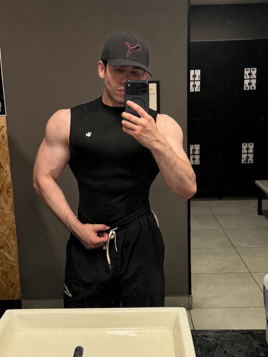 MasterBryaxm4's tweet photo. It's Tribute Tuesday, which means it’s time to drop to your knees, drain your wallet, and retweet your obedience for the world to see. Show everyone who owns you.

#findom #paypig #cashmaster #cashslave https://t.co/fuXMSKdoRD