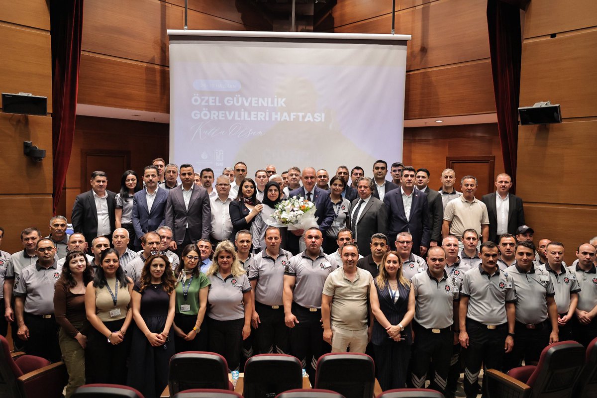 SafakBasa's tweet photo. 👮🏻‍♂️ 26–30 Haziran Özel Güvenlik Haftası kapsamında düzenlediğimiz programda, İSKİ ailemizin değerli özel güvenlik görevlileriyle bir araya geldik.

🏅 İdaremizin hizmet binalarında ve tesislerinde 7 gün 24 saat büyük bir özveri ve sorumluluk bilinciyle görev yapan çalışma arkadaşlarımızın emeklerini takdir ederek plaketlerini takdim ettik.

 🌿 Güvenli ve huzurlu bir çalışma ortamının sağlanmasında büyük pay sahibi olan tüm özel güvenlik görevlilerimize emekleri için yürekten teşekkür ediyor, Özel Güvenlik Haftası'nı kutluyorum.