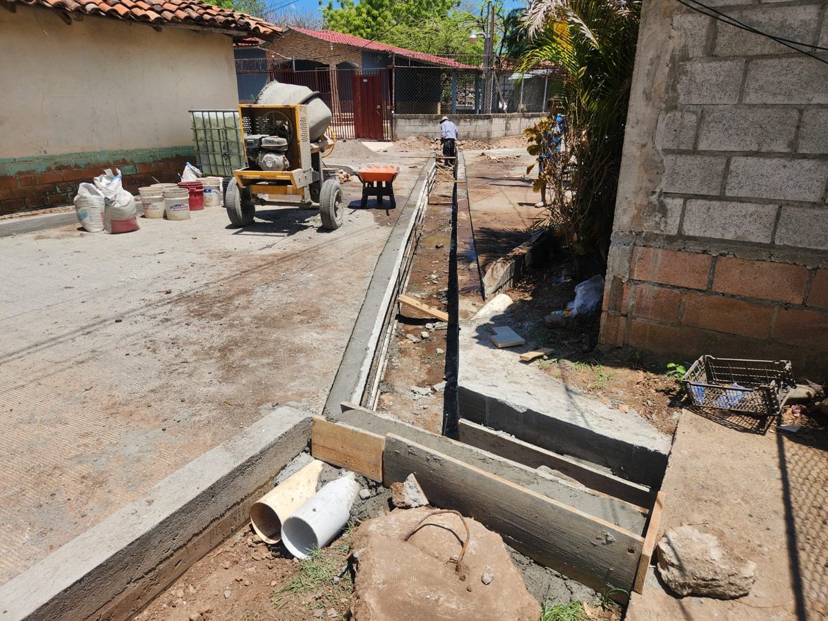 CJCA85's tweet photo. Construcción de tramo pavimento listo a finalizar https://t.co/GPCk6DDPd5