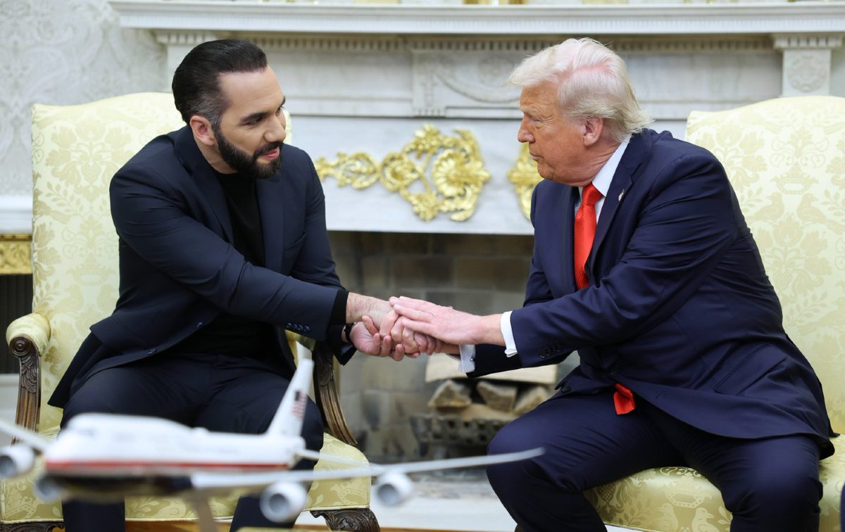 JoeDanMedia's tweet photo. "If you don’t impeach the corrupt judges...
you CANNOT fix the country."

Nayib Bukele
President of the Republic of El Salvador https://t.co/voVkJpAuUa