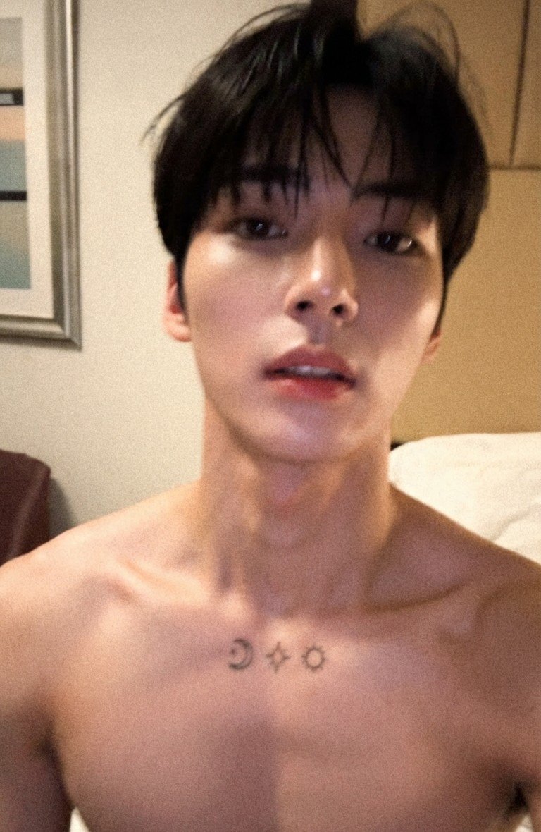 pinkychocochips's tweet photo. sung hanbin 🫦 https://t.co/3PnD8Pj9Y5