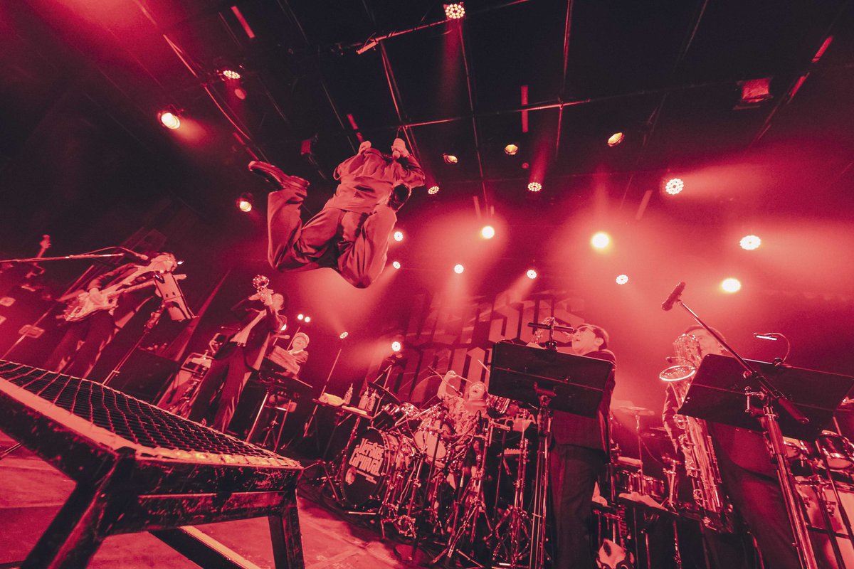_kanaboon's tweet photo. 東京スカパラダイスオーケストラ
「VerSus Carnival」
at 新潟LOTS

「フルドライブ」
「銀河と迷路」
「シルエット」
「Wake up!」
「DOWN BEAT STOMP」

5曲を歌唱させていただきました！
ありがとうございました！✨

#スカパラ
#VSCarnival 

photo by @hashimoto_ayumu https://t.co/KSz2V5AhHW