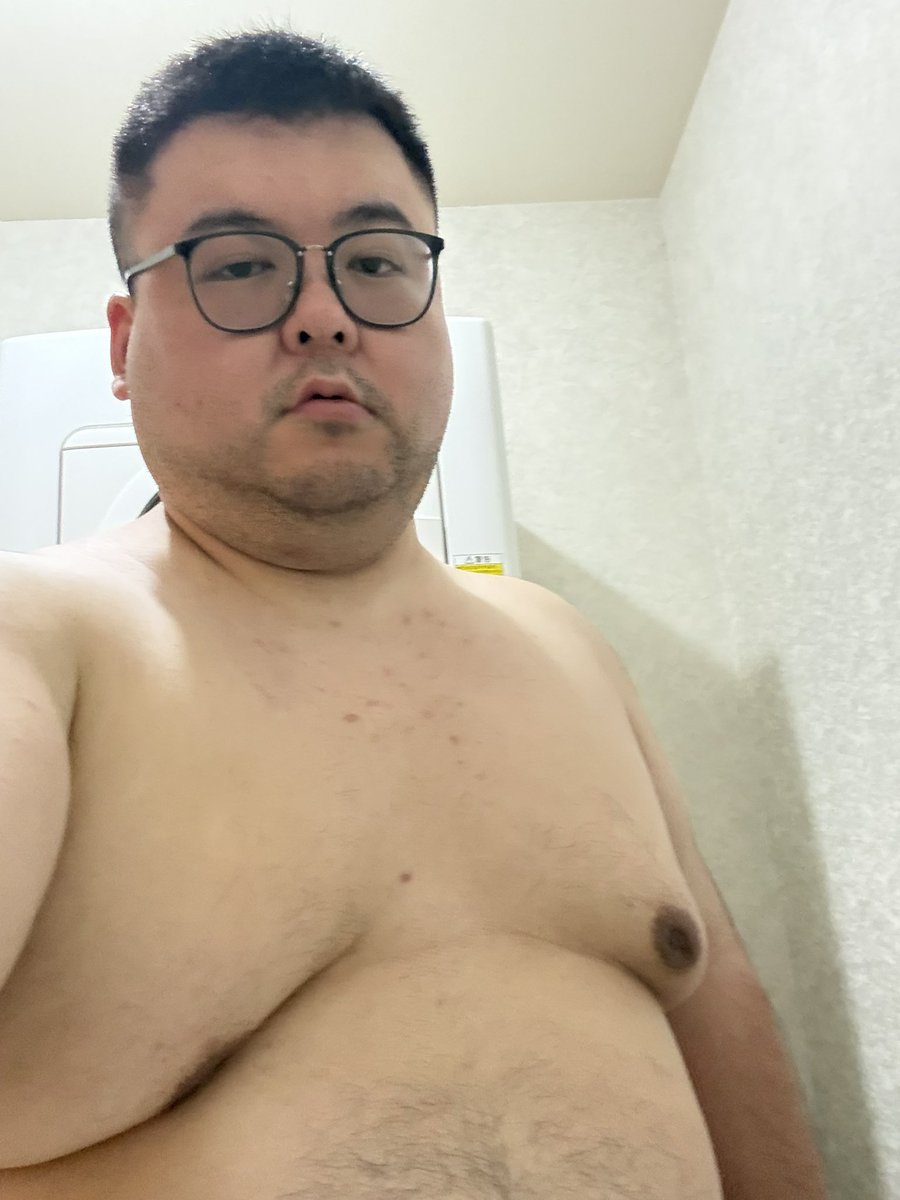nr19890616's tweet photo. こんばんはー！
今日も蒸し暑いですね😅
ジム・風呂行ってきました。
そういえば，髪切ってきましたー！ https://t.co/McFjF3oSUG