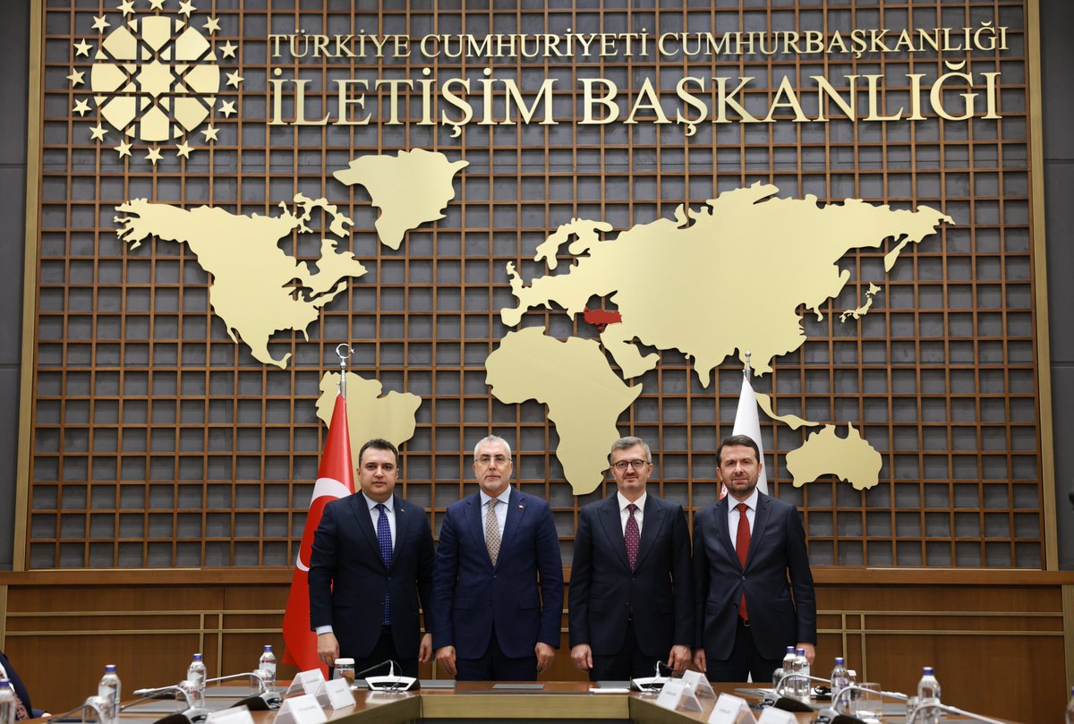 basinilankurumu's tweet photo. Kurumumuz ile İŞKUR arasında basın sektörünün nitelikli iş gücü ihtiyacını karşılamak ve sektöre istihdam sağlamak amacıyla  “Aktif İşgücü Hizmetleri İş Birliği Protokolü” imzalandı.

Protokol kapsamında;

⁠📌 1075 basın işletmesine istihdam, eğitim ve iş gücü desteği sağlanacak,
📌 Gazeteler ve internet haber sitelerinde işbaşı eğitim programları düzenlenecek,
📌 ⁠Katılımcılara İŞKUR tarafından 9 ay boyunca net asgari ücret tutarında ödeme yapılacak,
📌 ⁠Basın kuruluşları, katılımcıları program süresinin en az 2 katı kadar istihdam edecek.

Haber için;

🔗 https://t.co/GvbvFnJWj0