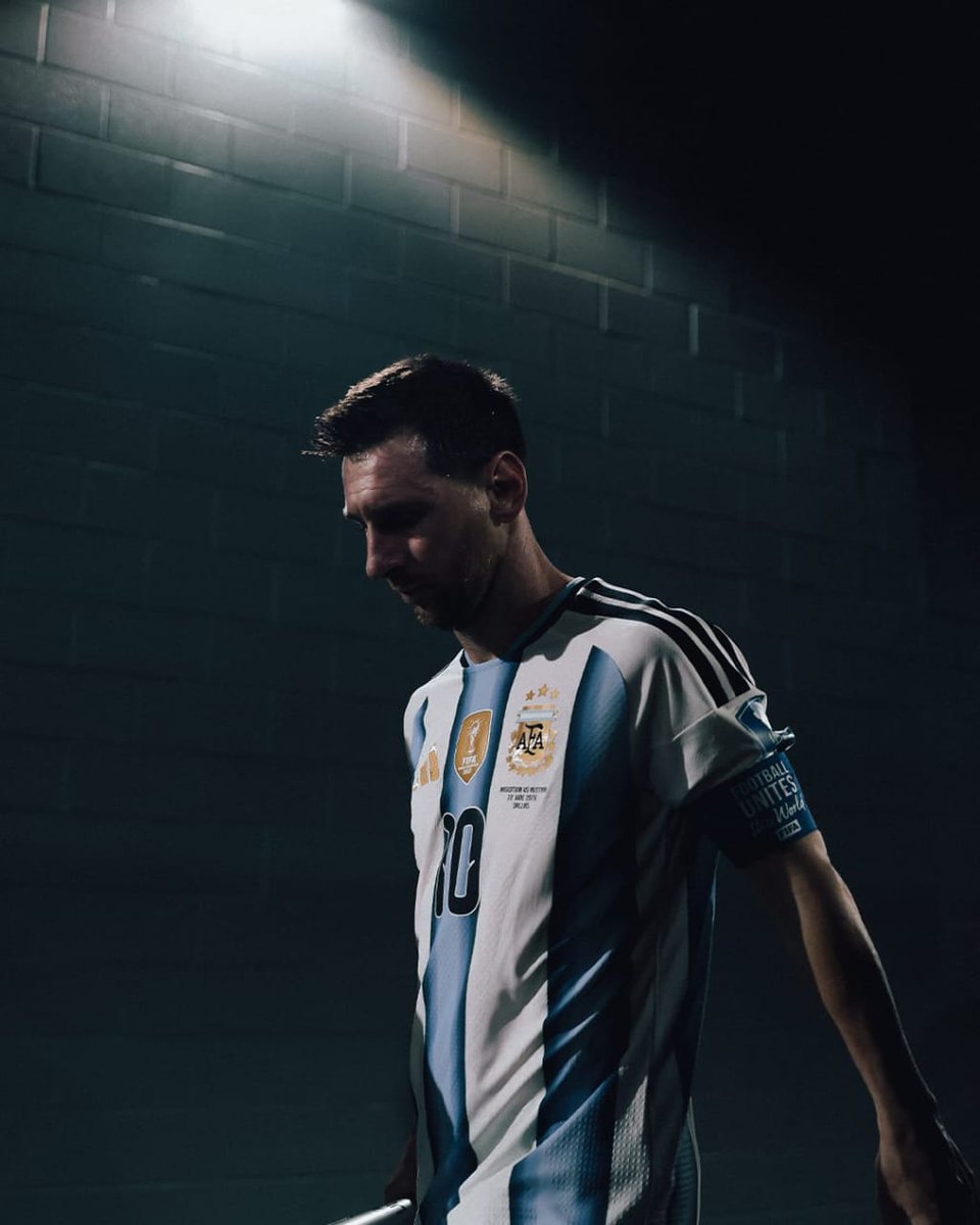 adebayomoses217's tweet photo. King 👑 of football 
The real GOAT https://t.co/K85iscQkkW