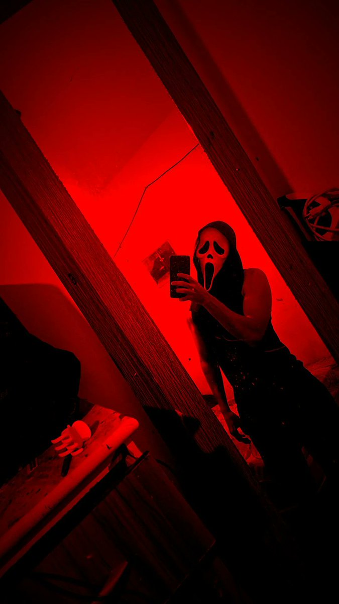 CaioRenaux's tweet photo. Qual seu filme de terror favorito? https://t.co/3FEOMHknEj
