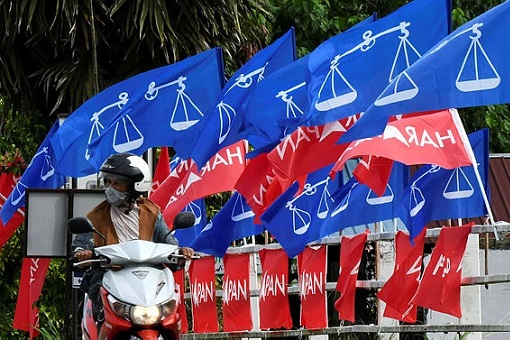 financetwitting's tweet photo. Johor, Negeri Sembilan, Melaka – Key To Winning #GeneralElection - https://t.co/5ElnW6P0MW
#ElectionTransparency #PakatanHarapan #BarisanNasional #PerikatanNasional #JohorVotes #PRNJohor2026 #JohorElections #JohorPolls #AnwarIbrahim #Strategy #Clueless #Incompetence #UMNO https://t.co/17Um7O18tO