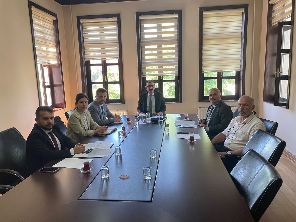 TC_Taskopru37's tweet photo. 📍Taşköprü Hükümet Konağı

Kaymakamımız Sayın Abdullah Demirdağ’ın başkanlığında; İlçe Millî Eğitim Müdürü Ahmet Şirin, Şube Müdürü Fatma Türkmen ve ilgili müdürlerin katılımıyla İmam Hatip Okulları ve Yaygın Eğitim toplantıları gerçekleştirildi.

Toplantılarda, eğitim faaliyetleri, yürütülen çalışmalar ve geleceğe yönelik planlamalar değerlendirilerek istişarelerde bulunuldu.