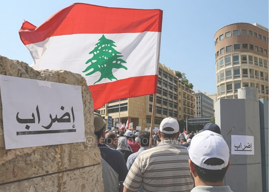 LebanonOnNews's tweet photo. #عاجل 
خاص - نفدَ الصبر.. #الحكومة على موعدٍ مع تهديدٍ "غير تقليديّ" في الشارعِ: لا تراجعَ عن 800$!

https://t.co/14Oy3Gyw7v

@enaya_ad https://t.co/YsT8Gp36kt