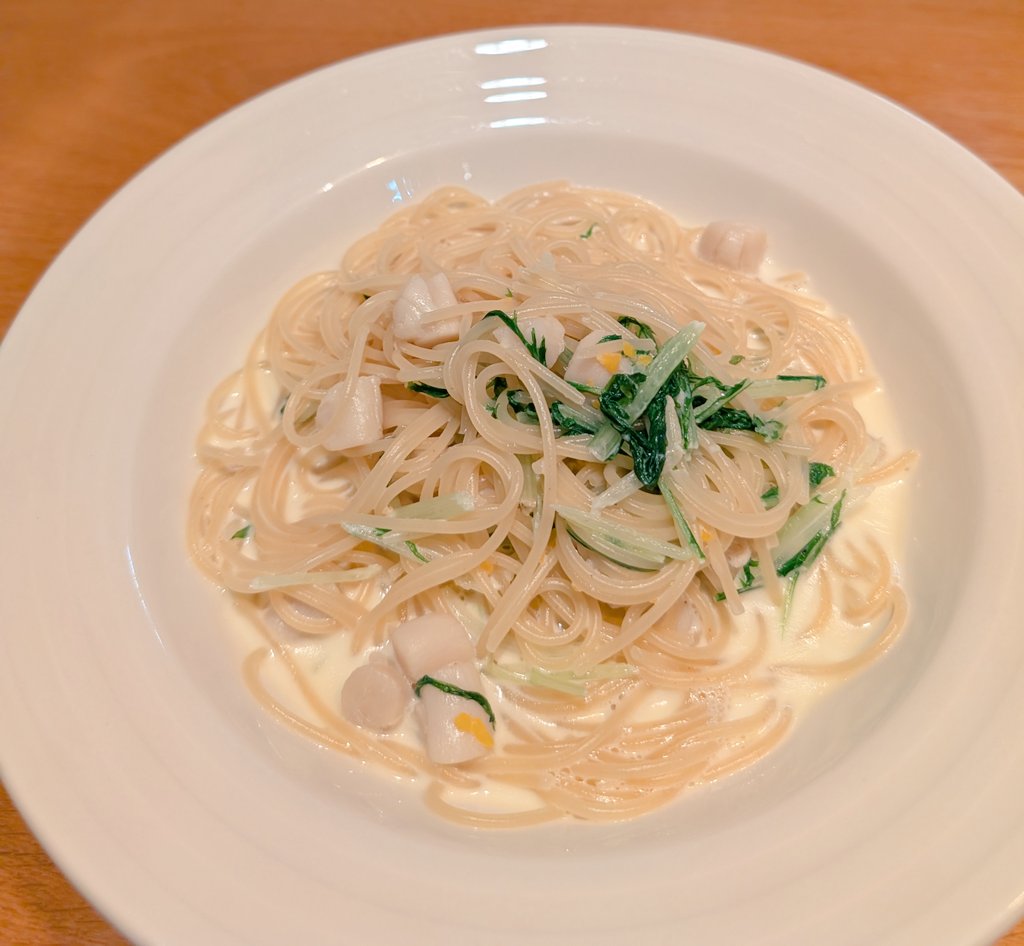Iris_Torrefie's tweet photo. 今日のランチはイタリアンへ💜
えんどう豆の冷たいスープ、ローストビーフのサラダ、鱧とパプリカのサラダ、生ハムとカポナータ、紅はるかのマスカルポーネサンド、イタヤ貝と水菜のクリームソースパスタです。
とても美味しくいただきました💜 https://t.co/i9qSXroUqC