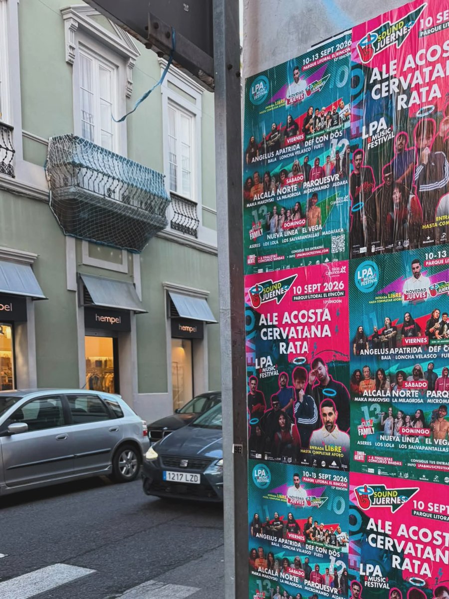 rauhlopez's tweet photo. Ya están los chavales en la calle!! @alcalanorton pronto nos veremos las caras.
Ojo que el tercer disco de Alcalá Norte ni de coña será mejor que el primero y muchísimo menos que el segundo peroooooo será de lejos  muchísimo mejor que el cuarto disco. https://t.co/PBzcQiGbJ9