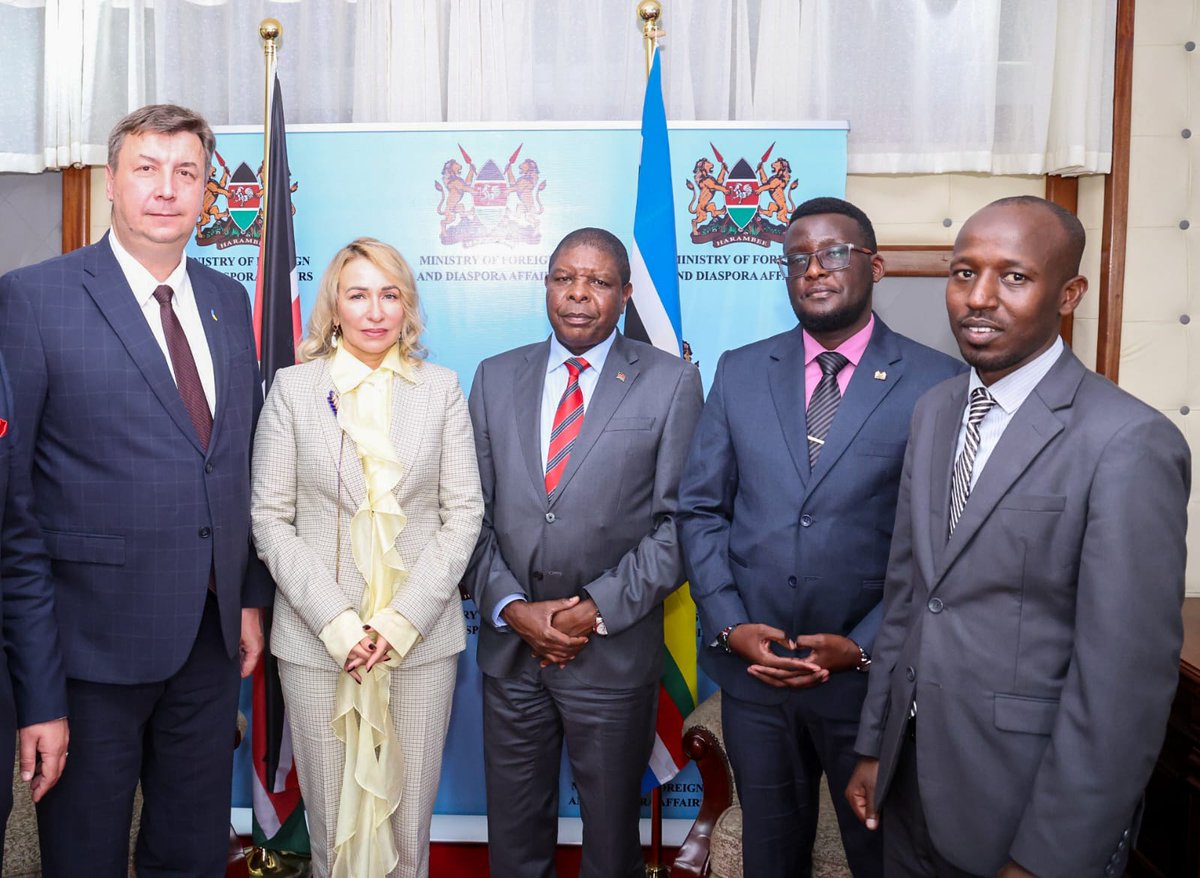 ForeignOfficeKE's tweet photo. 𝐊𝐞𝐧𝐲𝐚 & 𝐔𝐤𝐫𝐚𝐢𝐧𝐞 𝐑𝐞𝐥𝐚𝐭𝐢𝐨𝐧𝐬
Amb. Liubov Abravitova, Director General for Africa and Regional African Organizations at the Ministry of Foreign Affairs of Ukraine, has Tuesday afternoon met with Amb. Josphat K. Maikara, Director General for Political and Diplomatic Affairs, during her working visit to Kenya.

The meeting reaffirmed the longstanding cordial relations between Kenya and Ukraine and reviewed progress in bilateral cooperation. Discussions focused on key areas of mutual interest, including agriculture, education, transport, trade, and investment, with particular emphasis on enhancing agricultural productivity, expanding market access, strengthening capacity building and knowledge exchange, and promoting increased commercial and economic engagement.

The two sides also exchanged views on regional and global issues of mutual concern and reaffirmed their commitment to further strengthening bilateral relations through sustained political dialogue, enhanced sectoral cooperation, and continued collaboration in multilateral forums.