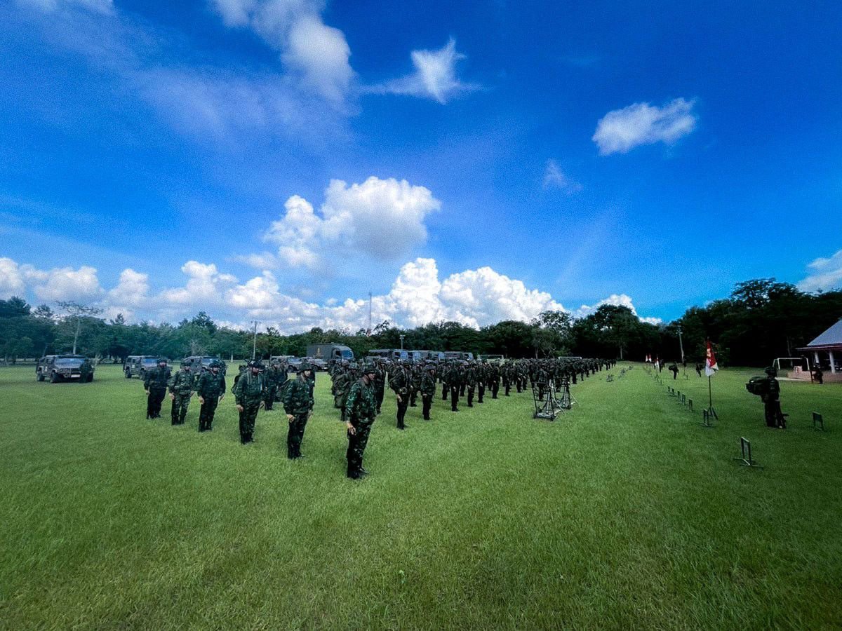 IR6_INF3's tweet photo. “ตรวจความพร้อมรบเนื่องในสัปดาห์แห่งความพร้อมรบ” 
      ผู้บังคับกองพันทหารราบที่ 3 กรมทหารราบที่ 6 ได้ดำเนินการตรวจสภาพความพร้อมรบของหน่วย เนื่องใน สัปดาห์แห่งความพร้อมรบ ประจำปี 2569 เพื่อเป็นการเตรียมความพร้อม ด้านกำลังพล อาวุธยุทโธปกรณ์ ยานพาหนะ ระบบการส่งกำลังบำรุง ฯลฯ https://t.co/t0Qk1E6PQT