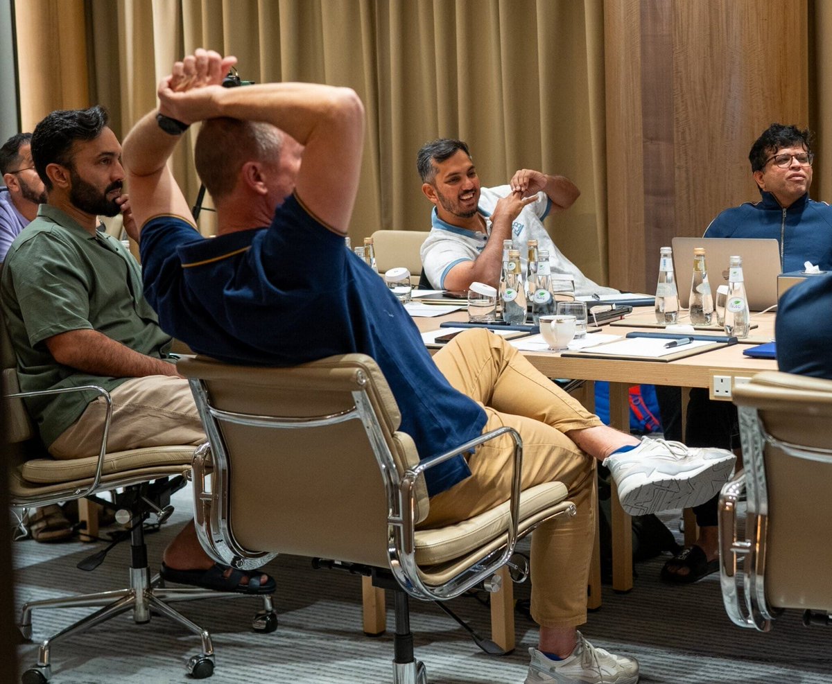 worshipVK's tweet photo. RCB and RR are set to decide Hardik's future 🚨👀

> Apparently, Mumbai are trying their level best to trade Hardik
> Sky/tilak will be their captain next year 
> In return, they are looking for a lower order batsman/all rounder + one fast bowler
> CSK wanted to trade Dube + Khaleel for Hardik (MI asked for Mhatre but CSK denied)
> DC wanted to trade Axar + Natarajan/Mukesh. If not Axar then it's Ashutosh but MI denied
> KKR also approached MI for Hardik but they were not ready to trade Rinku at any cost
> RR are set to trade Jaiswal with Hardik but RR have no say in it. It depends upon how badly Jaiswal wants to go
> RCB is where the deal looks confirmed
> MI asked for Jitesh, Bethell/Iyer, and one fast bowler maybe Rasikh in return for Hardik
> Krunal is very keen to bring Hardik to RCB and Hardik has shifted to Bengaluru so he keeps in touch with the management and no insider news gets leaked