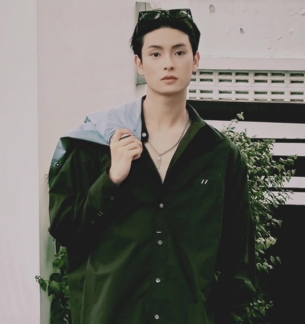 phvieww's tweet photo. อหหหห พี่ปองผมสั้นคาดแว่น ยอดพีระเมะ ไม่ไหวปะ 🔝 https://t.co/6lWrMxDGwJ