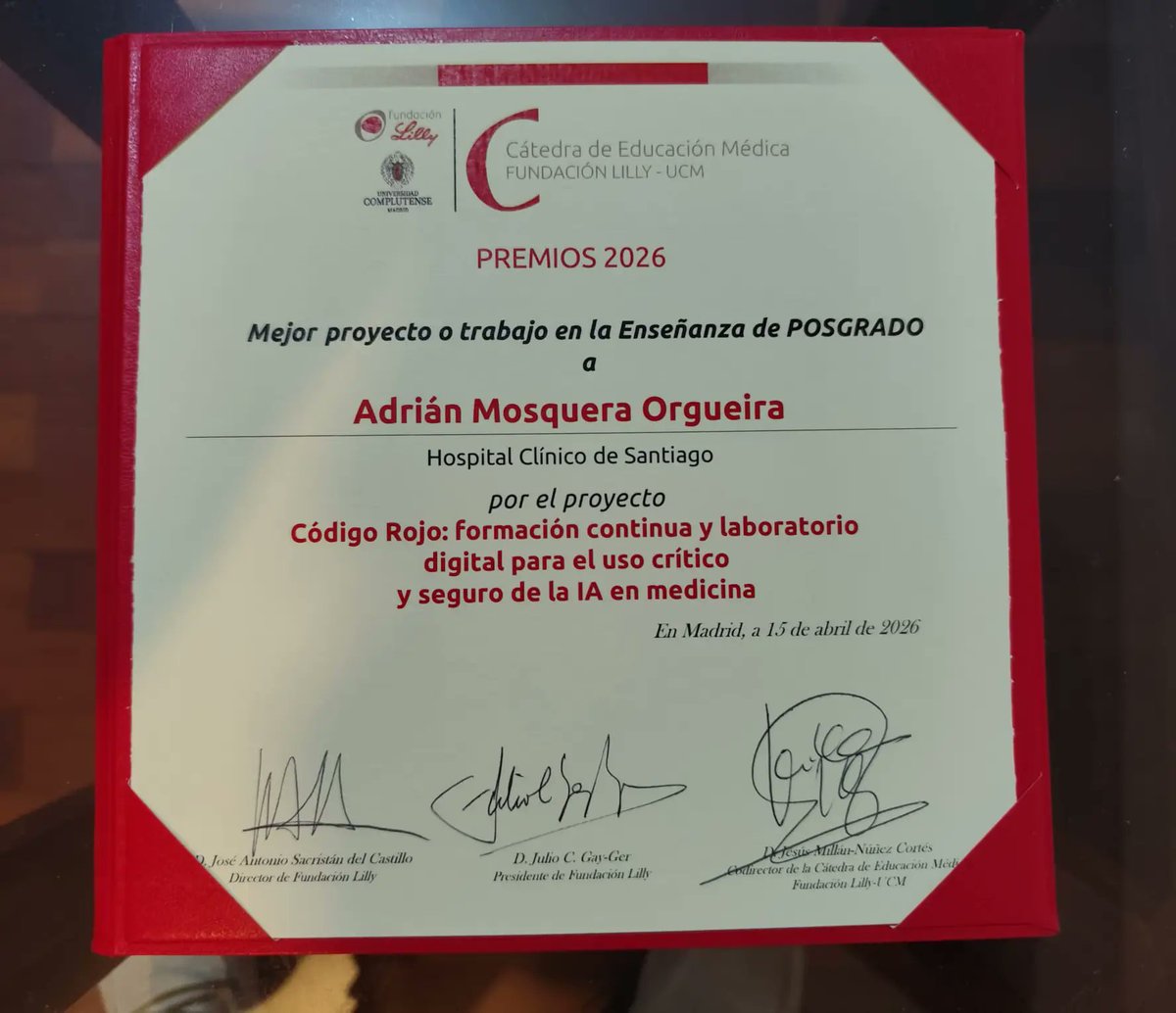 CodigoRojo_IA's tweet photo. Código Rojo recibe el premio de Educación Médica de la Cátedra @FundacionLilly – @unicomplutense en la categoría de Enseñanza de Posgrado y Formación de Especialistas.

Gracias a todos los que forman parte de este proyecto🫂

#IAenSalud #EducaciónMédica #Medicina https://t.co/ai4qV1CuJ7