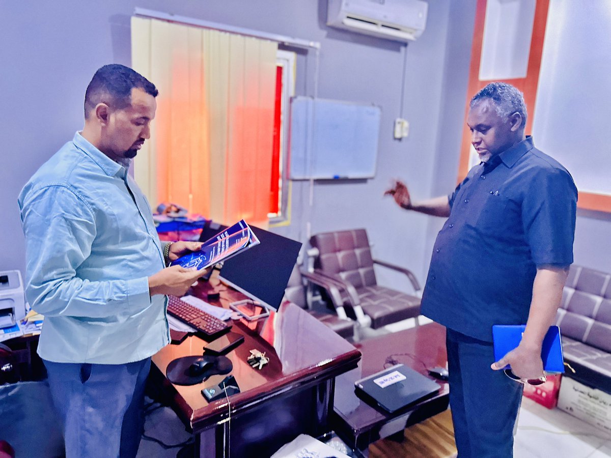 OAG_PUNTLAND's tweet photo. The Office of the Auditor General of Puntland submitted the 2025 financial audit report to the House of Representatives. The Auditor General and other staff members from the office met with the Finance Committee, where they discussed strengthening transparency, accountability. https://t.co/fYRQ36KBMR