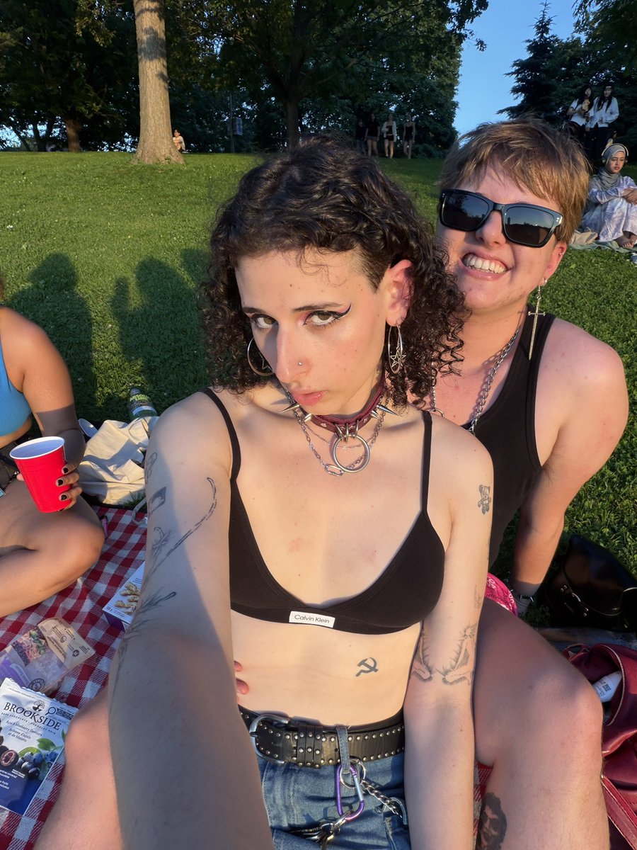 itspraxislical's tweet photo. t4t butchfemme pride 🥹🤤💋 https://t.co/zBkfReUdt5