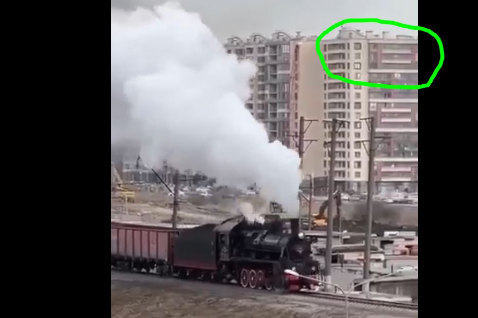 Tomppa924425's tweet photo. @GeorgShilin The marked building is Pulkovskoe shosse, 42k6, St. Petersburg

The video is obviously many years old (the building is still in construction in the video, but it was completed by 2022). So train is completely irrelevant to the full-scale war and strikes. https://t.co/0snFk0p9MX
