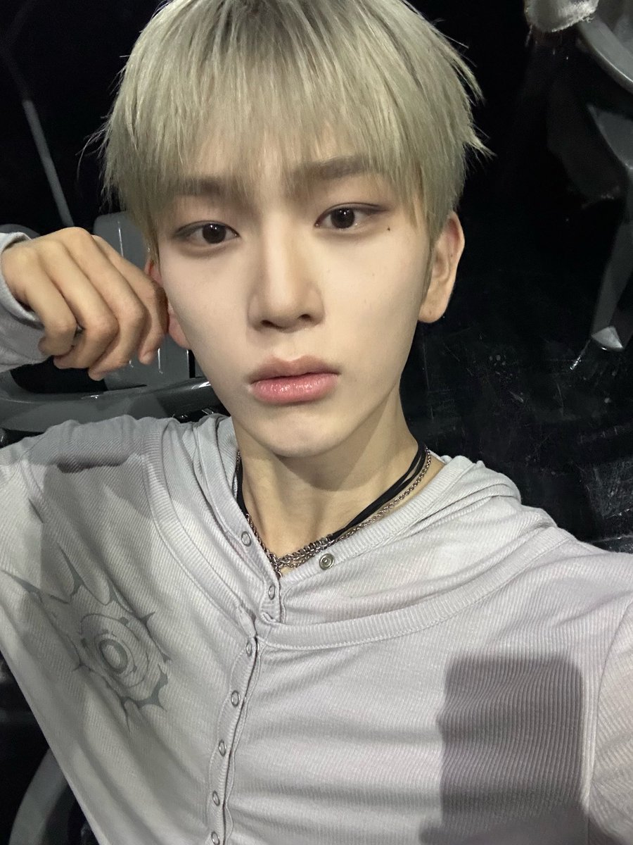 BAEKSEUNG_CREAM's tweet photo. 기카로 찍고 회사 안거치고 바로 보낸 셀카
ㄴ 보정 없답니다 https://t.co/aCBVjr82O5