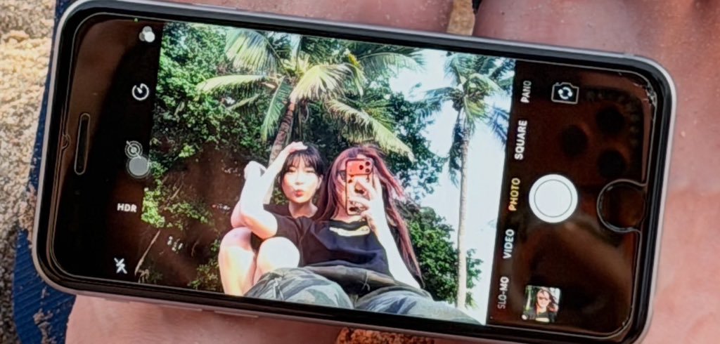 Aliz24u's tweet photo. เอ้าแล้วนี่มองเป็นมือน้องจุนจับหัวน้องเจนซี  กูมันสาววายเกินอ่ะ 555555555555555555 https://t.co/HvHzcT4vra