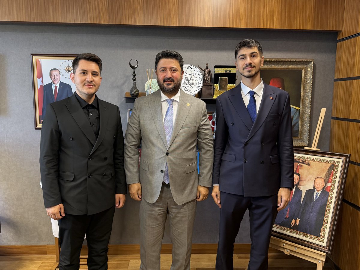 EmreCaliskan_50's tweet photo. 📍TBMM

Gazi Meclisimizde bizleri ziyaret eden genç kardeşlerim Abdullah Yalçın ve Esat Polat’a nazik ziyaretleri için teşekkür ediyorum. https://t.co/TSKskxFoHd