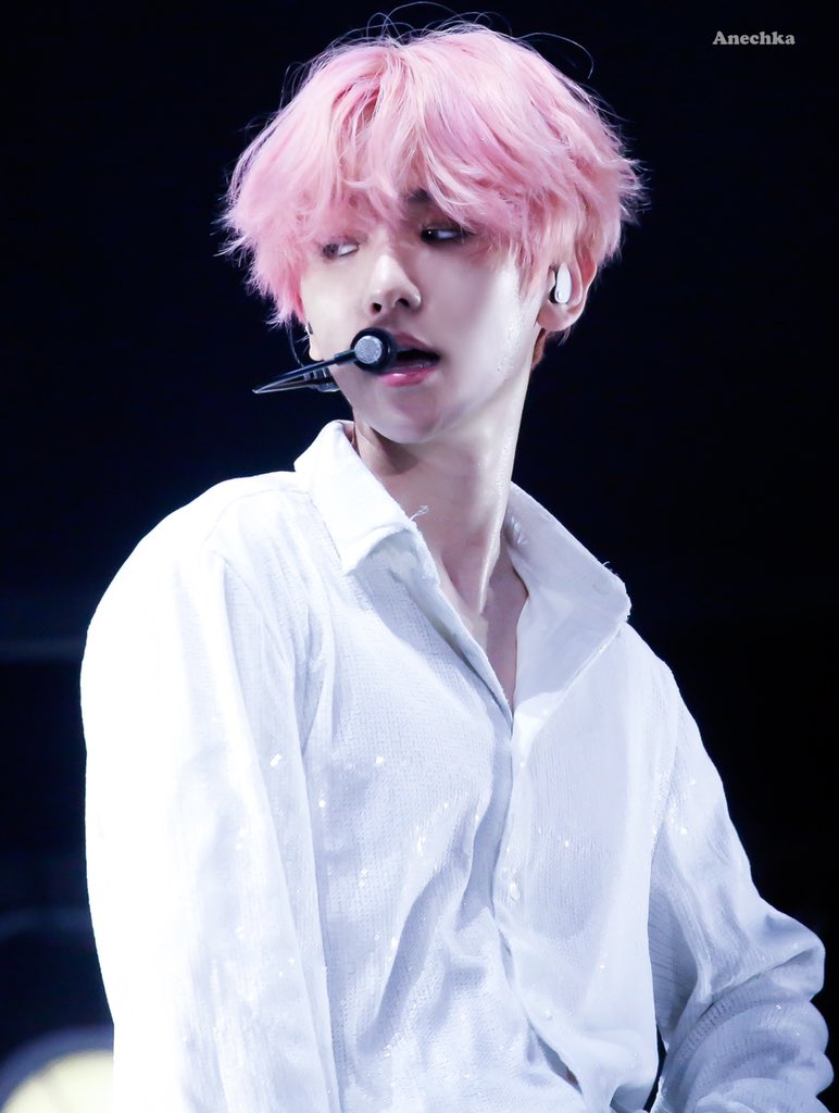 jongdaemiss's tweet photo. can't you bring him back 🥺 #백현 https://t.co/zD5YNGipSb