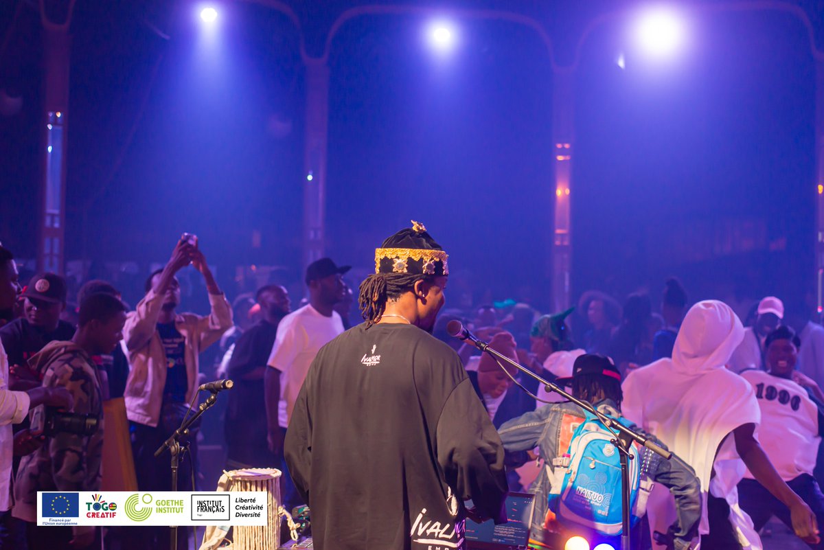 Togocreatif's tweet photo. Clap de fin en beauté pour le 27 juin avec la sortie de résidence musicale "Rien à aborder #AI" ! 🎶

Après le #AllStarBattle2026, le créateur Ivalmok a fusionné code, instruments et platine pour faire danser le public sur une compo live unique. 

Merci à tous ! 💻✨

#LiveCoding https://t.co/d4suw2wlM8