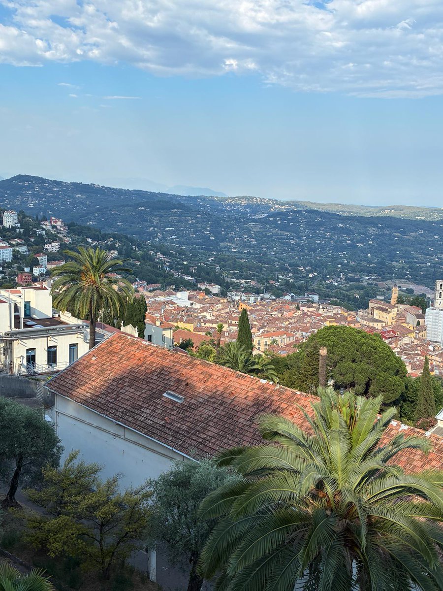 instchoiseul's tweet photo. Décrypter un territoire, c'est aussi aller à la rencontre de celles et ceux qui font vivre son innovation.

Nous sommes heureux d'avoir réuni la communauté #ChoiseulSud à La Villa Blu by Robertet, aux côtés de @GrasseExpertise, d'entrepreneurs, d'acteurs de l'innovation et d'@EmanueleBalestra, pour une expérience placée sous le signe des matières premières naturelles, de la créativité et des connexions entre écosystèmes.

Merci à @fgiauss, à Elliott Betito, et à Philippine Léger Bangratz de la Villa Blu by Robertet, pour leur accueil et leur engagement dans l'organisation de cette expérience, ainsi qu'à Marithé BECHU, présidente de Grasse Expertise, et à l'ensemble de se équipes pour leur contribution à cette belle initiative.

🔗 Pour en savoir plus sur la plateforme Choiseul Sud : https://t.co/9ZXFWg10Kh

#Innovation #Grasse #Leadership #Écosystèmes