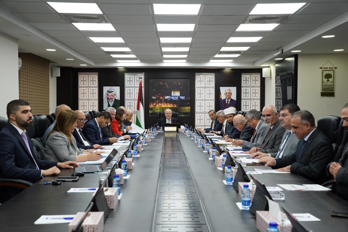 pal_gcc_en's tweet photo. Cabinet warns Against the Continued
Preparations by Israeli Occupation Authorities to Issue a Tender for the Construction of +3,400
Settlement Units in E1 Area.

Calls for Effective International Pressure to End the Aggression &amp; Accelerate Relief &amp; Recovery Efforts in Gaza Strip. https://t.co/TQrP3gI90i