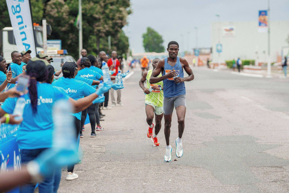 10KPOG's tweet photo. Énorme performance de MOUELE KODO Djessy 🇬🇦🔥
Vainqueur amateur en 31’54, il termine 6e au général hommes du #10KPOG Perenco. Enormissime 💪🏽
Un habitué de la victoire qui confirme encore son niveau. Bravo Djessy 👏
#10KPOG #RunInPog #Gabon https://t.co/KFYMCqUEx5