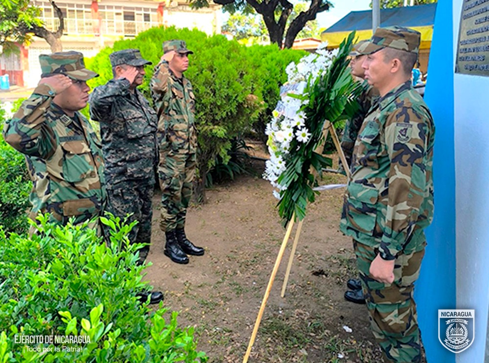 EjercitoNic's tweet photo. #NOTAINFORMATIVA | A través del #4ComandoMilitarRegional, se participó en acto de colocación de ofrenda floral en conmemoración del 171 aniversario de la Gesta Heroica del Héroe Nacional Enmanuel Mongalo y Rubio, en el departamento de #Rivas. #TodoPorLaPatria https://t.co/EXK9ig6Qac