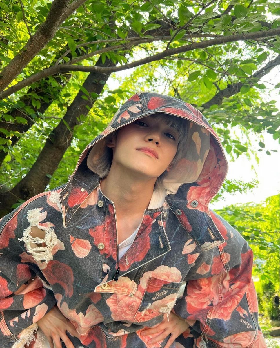 chvalys's tweet photo. happy birthday, tyomi! 🌹✨
((Btw sukaaaa bgttt liat foto bubu pake hoodie ini sampe skrg!))

HAPPY TAEYONG DAY
#다시_돌아온_태용이의_여름
#TAEYONGat31StillWYLD https://t.co/wiFhXrjQL5