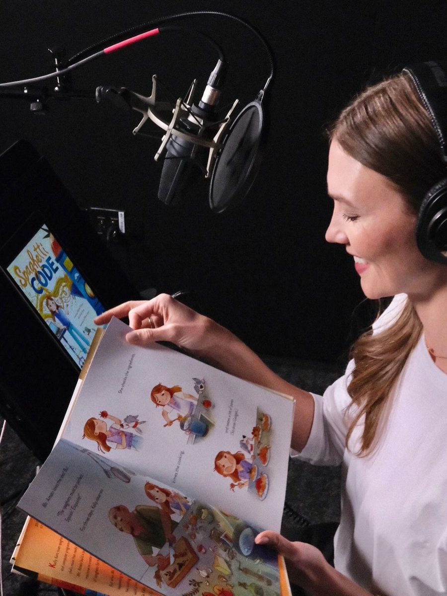 archiveofkloss's tweet photo. karlie kloss via instagram: “One of the most unexpected joys of writing Spaghetti Code was getting to record the audiobook. ☺️” https://t.co/fsC6aFdNAC