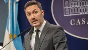 Renata350698471's tweet photo. Y de repente estaba pasando la tele a you tube y me encontré con esta tipa,hablando de la corrupción de los demás.Pero tiene al lado a un tipo que produjo el vaciamiento de IOSFA, que tenía superavit de 25.000 millones de pesos,y acumuló una deuda estimada aprox $248.000 millones https://t.co/Syrwm8AQrV