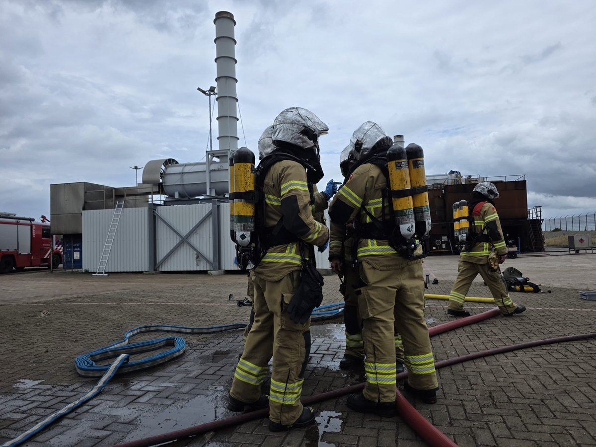 marinebrandweer's tweet photo. Vandaag oefenen in de oven 🔥⚓️🚒 https://t.co/zzkOuxjpFy