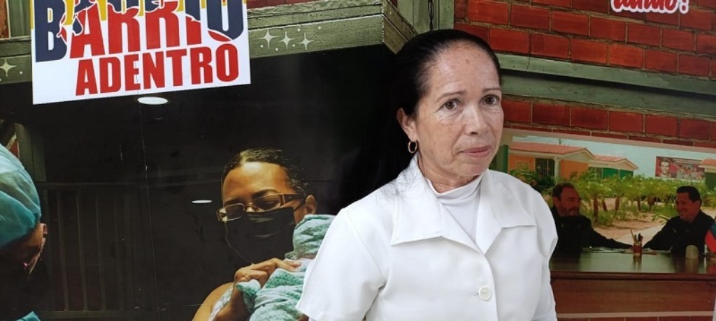 MINSAPCuba's tweet photo. 🏥🧑‍⚕️👨🏻‍⚕️ El personal de la salud de Cuba vuelve a ser ejemplo de entrega. En el CDI Ludovico Silva, en Caracas, nuestros colaboradores enfrentaron horas de angustia durante los sismos, pero no dejaron de atender al pueblo humilde que acudió en masa en busca de ayuda.
#CubaPorLaVida https://t.co/b6NZNhEy5g